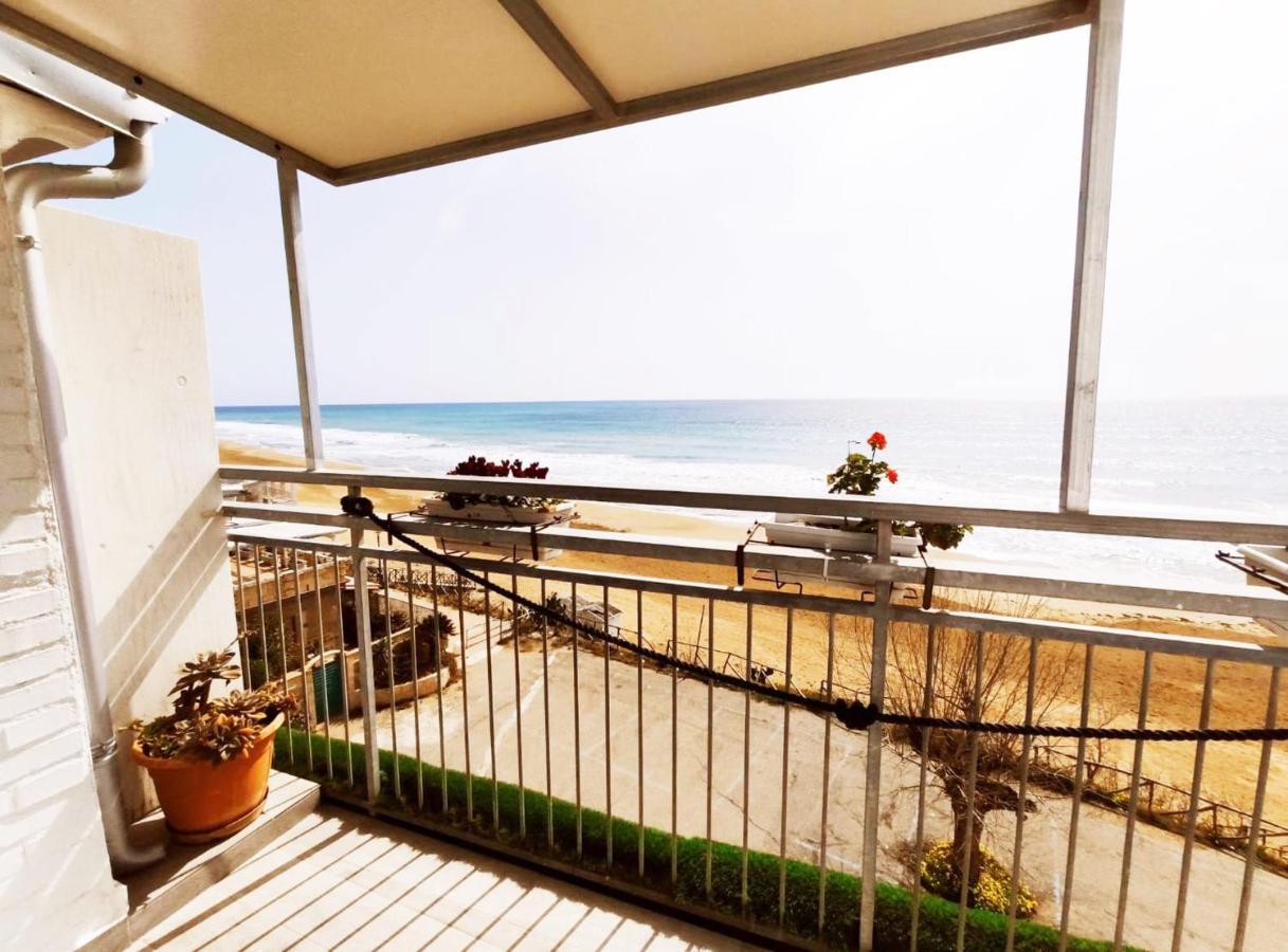 B&B Capo Rizzuto Fronte Mare Exterior photo