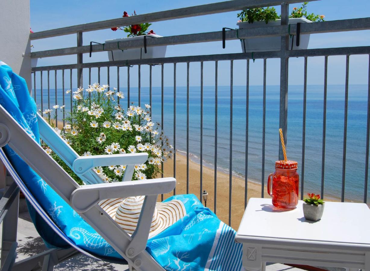 B&B Capo Rizzuto Fronte Mare Exterior photo